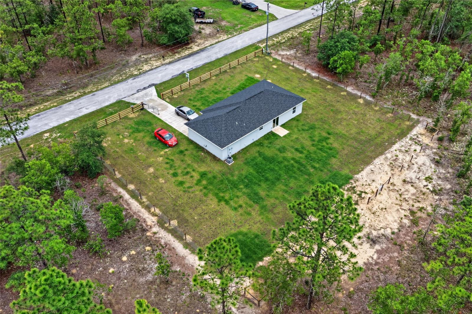 452 Nw Crocus Ln Property Photo 22