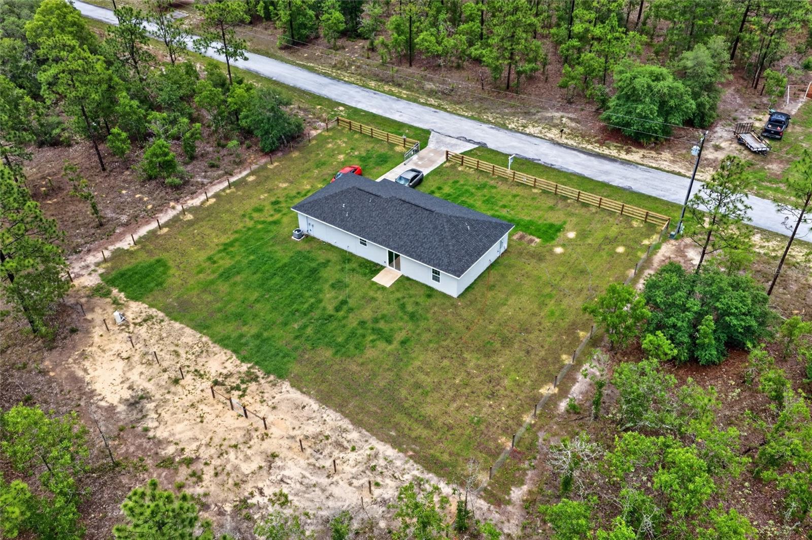 452 Nw Crocus Ln Property Photo 24