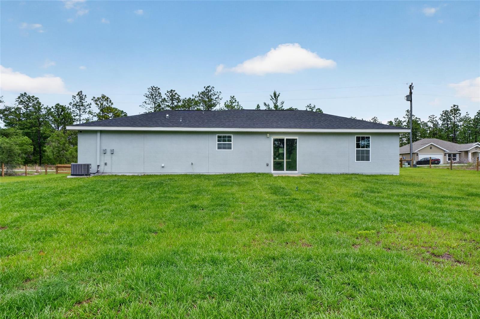 452 Nw Crocus Ln Property Photo 27