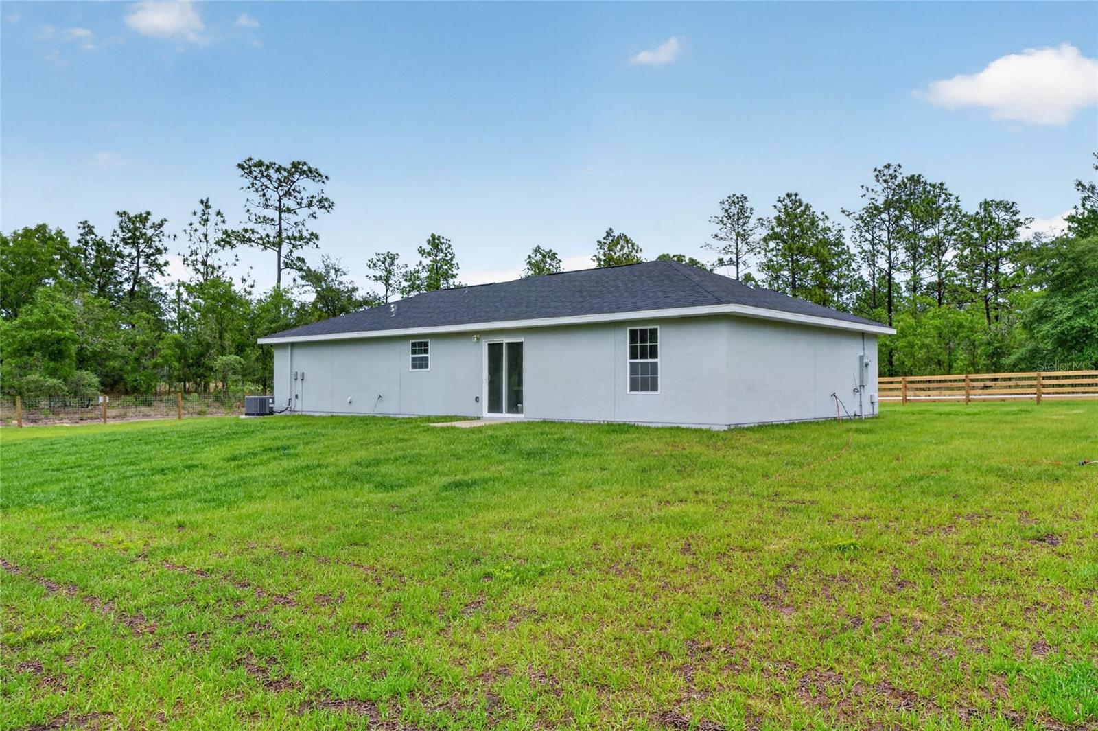 452 Nw Crocus Ln Property Photo 28