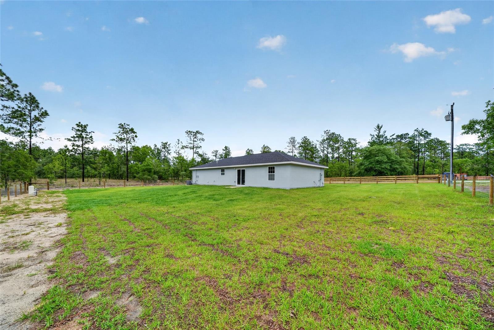 452 Nw Crocus Ln Property Photo 29