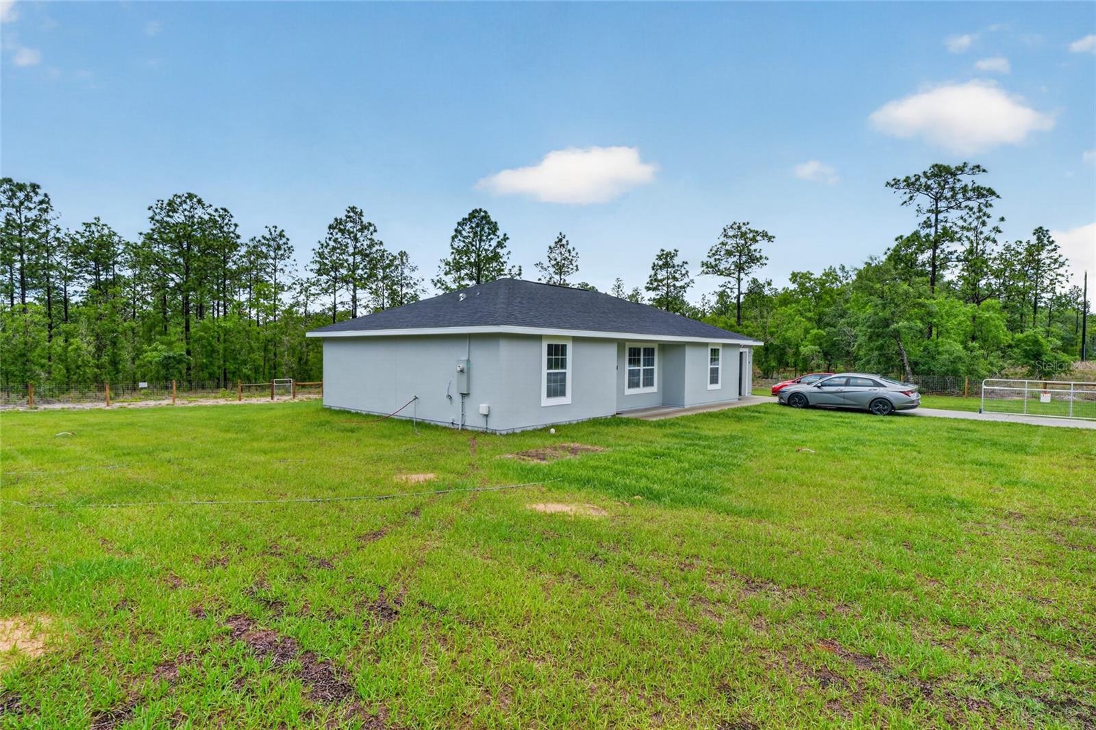 452 Nw Crocus Ln Property Photo 30