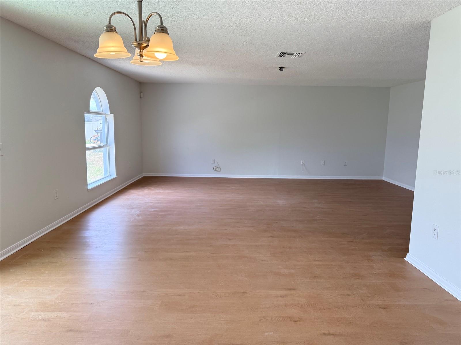 5871 Windridge Dr Property Photo 3
