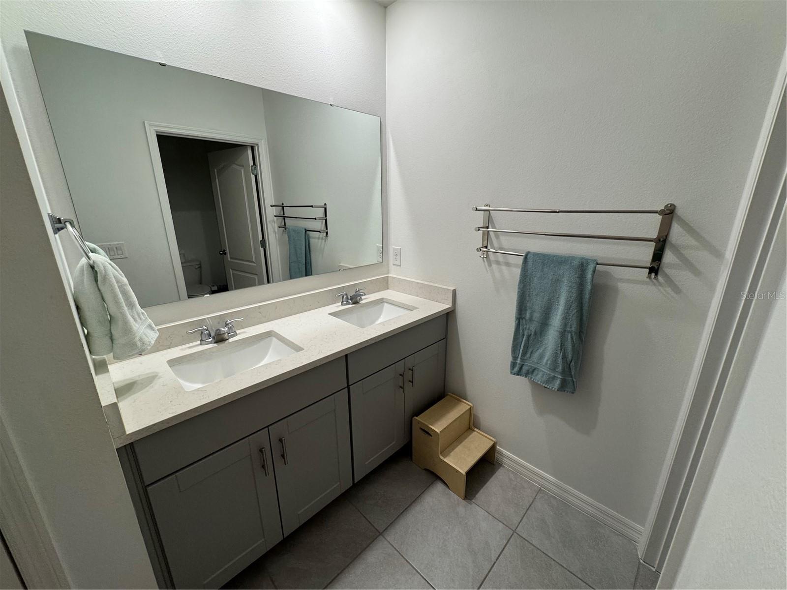 325 Charles Dr Property Photo 36