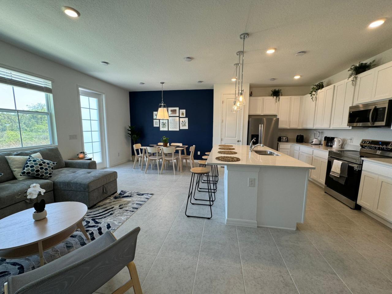 661 Longboat Dr Property Photo 2