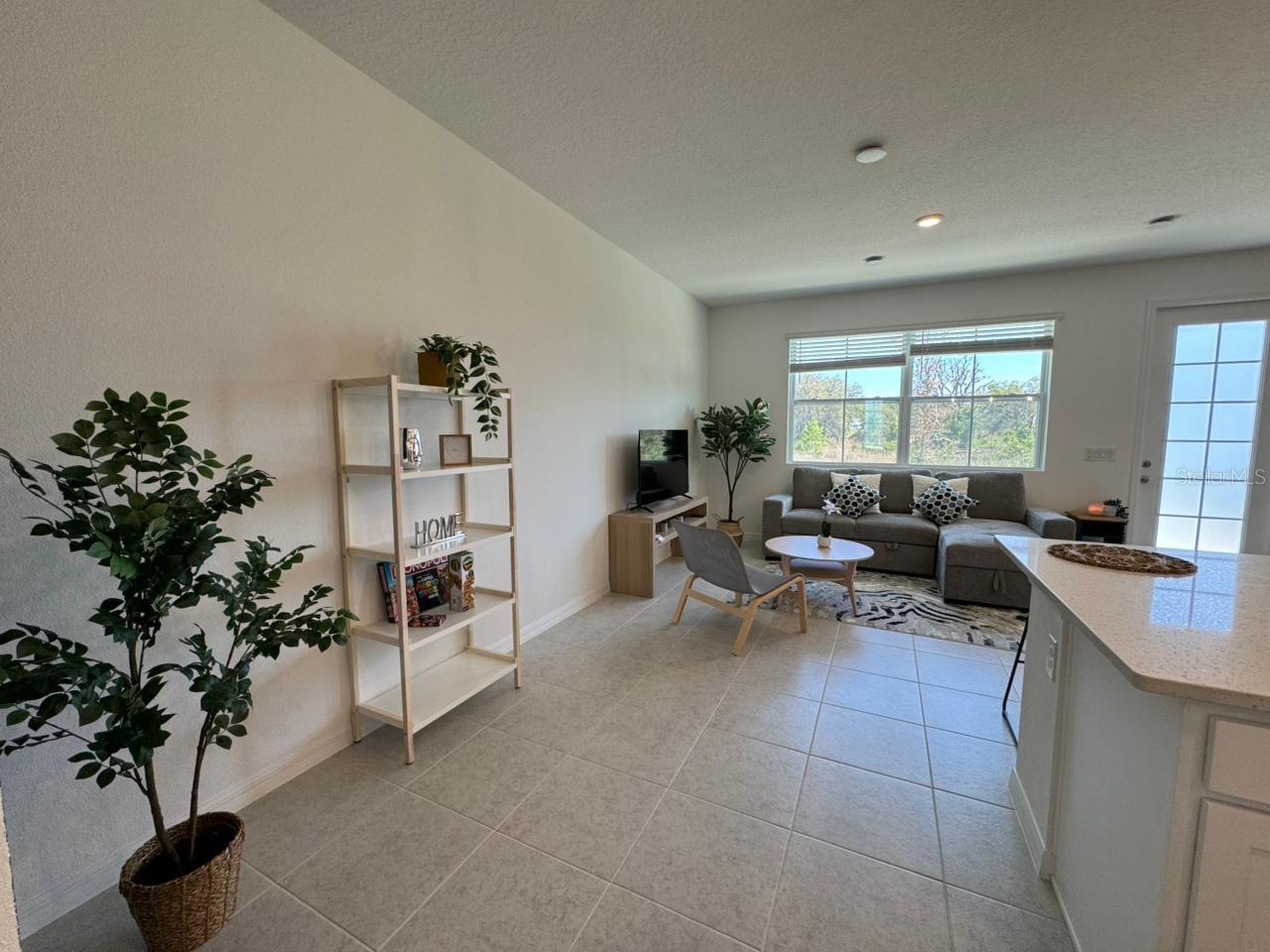 661 Longboat Dr Property Photo 4