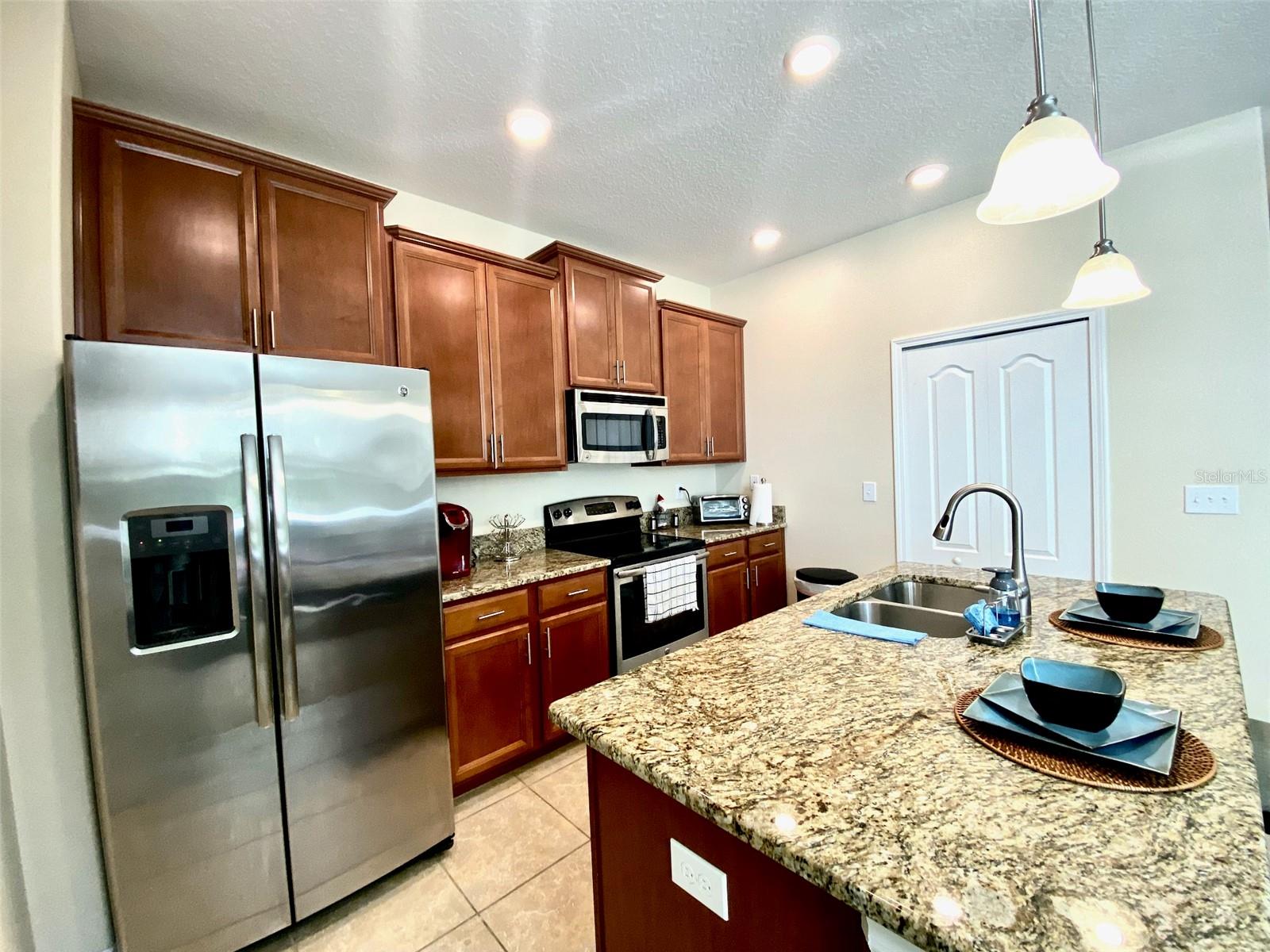 12802 Strode Ln Property Photo 6