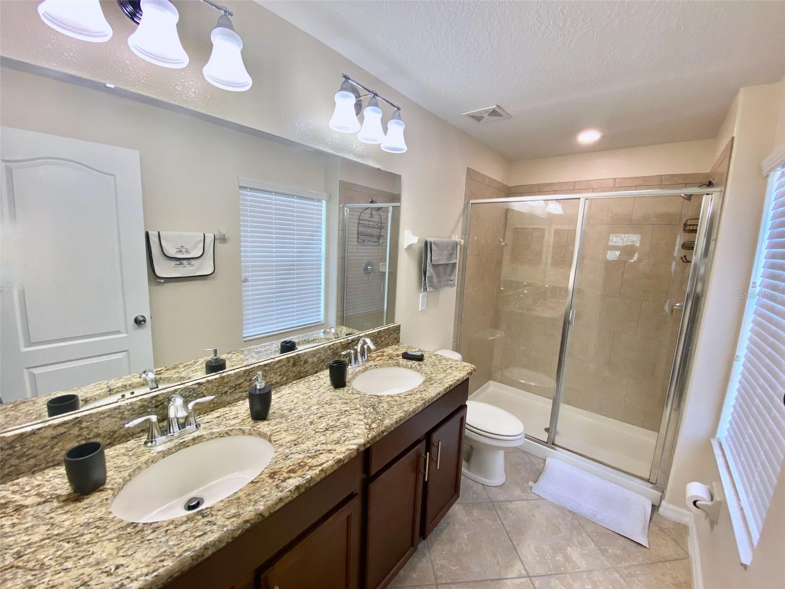 12802 Strode Ln Property Photo 8