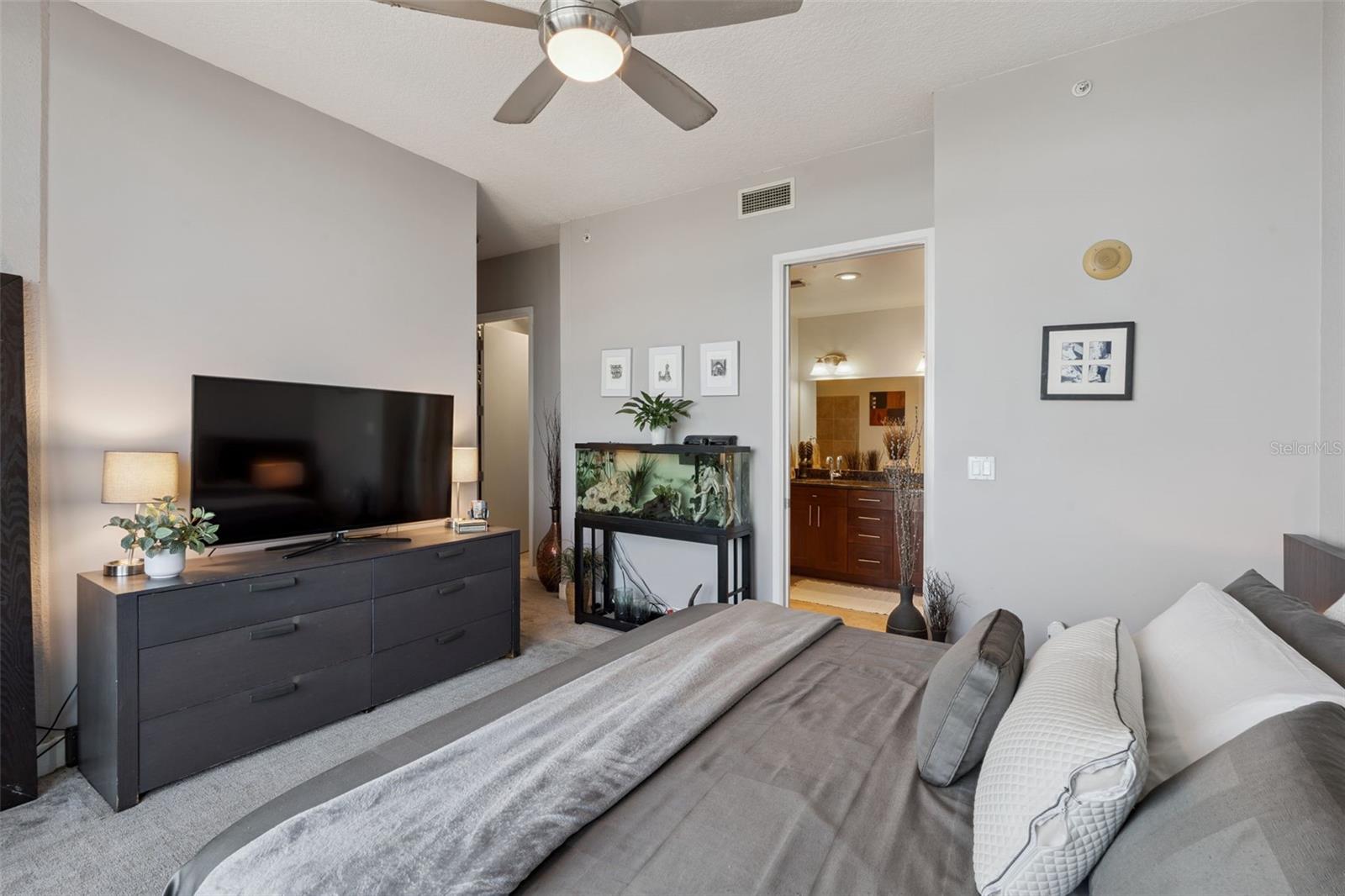 150 E Robinson St #3104-1 Property Photo 24