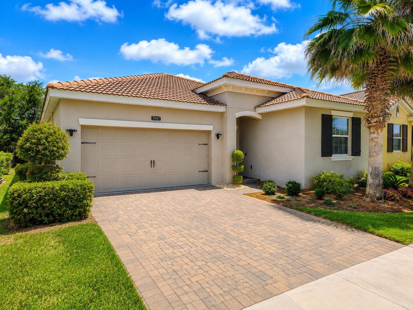 1047 Oak Bluff Dr Property Photo 1