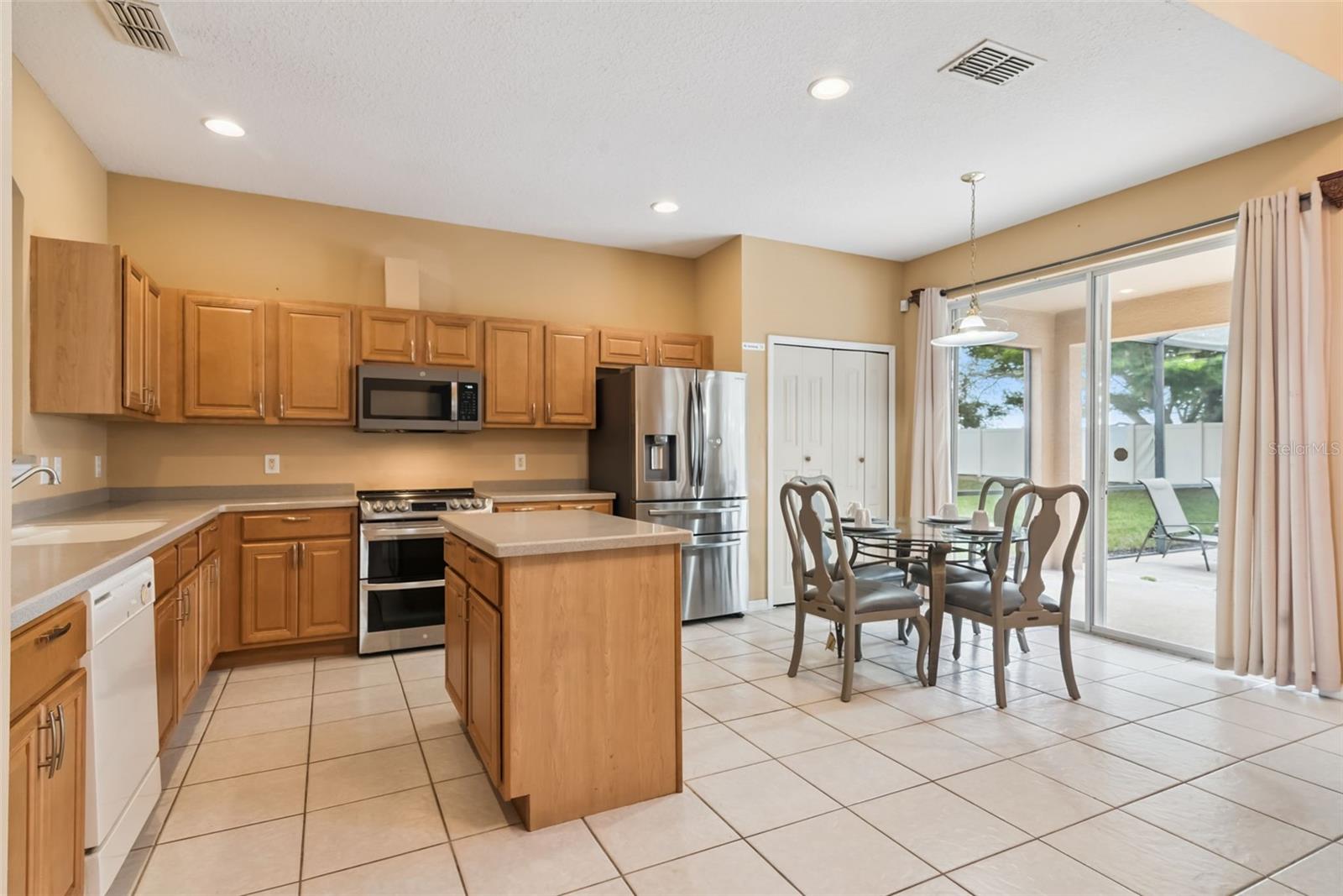 1162 Solana Cir Property Photo 4