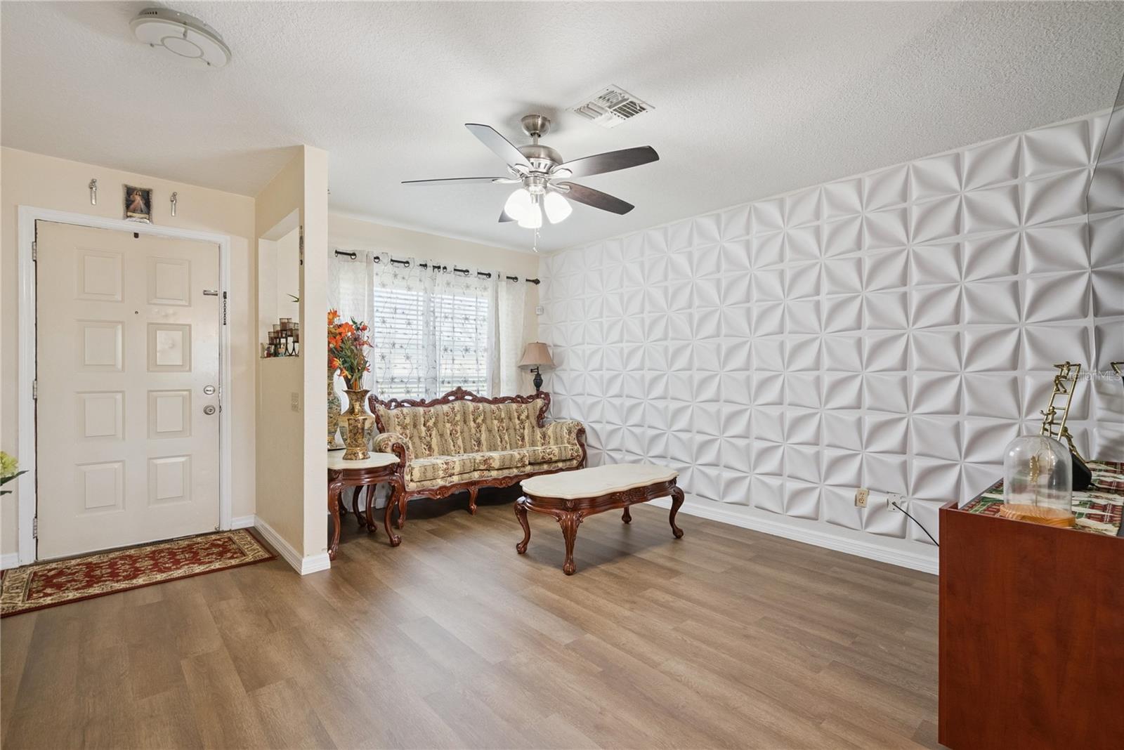 1405 Coronet Dr Property Photo 2
