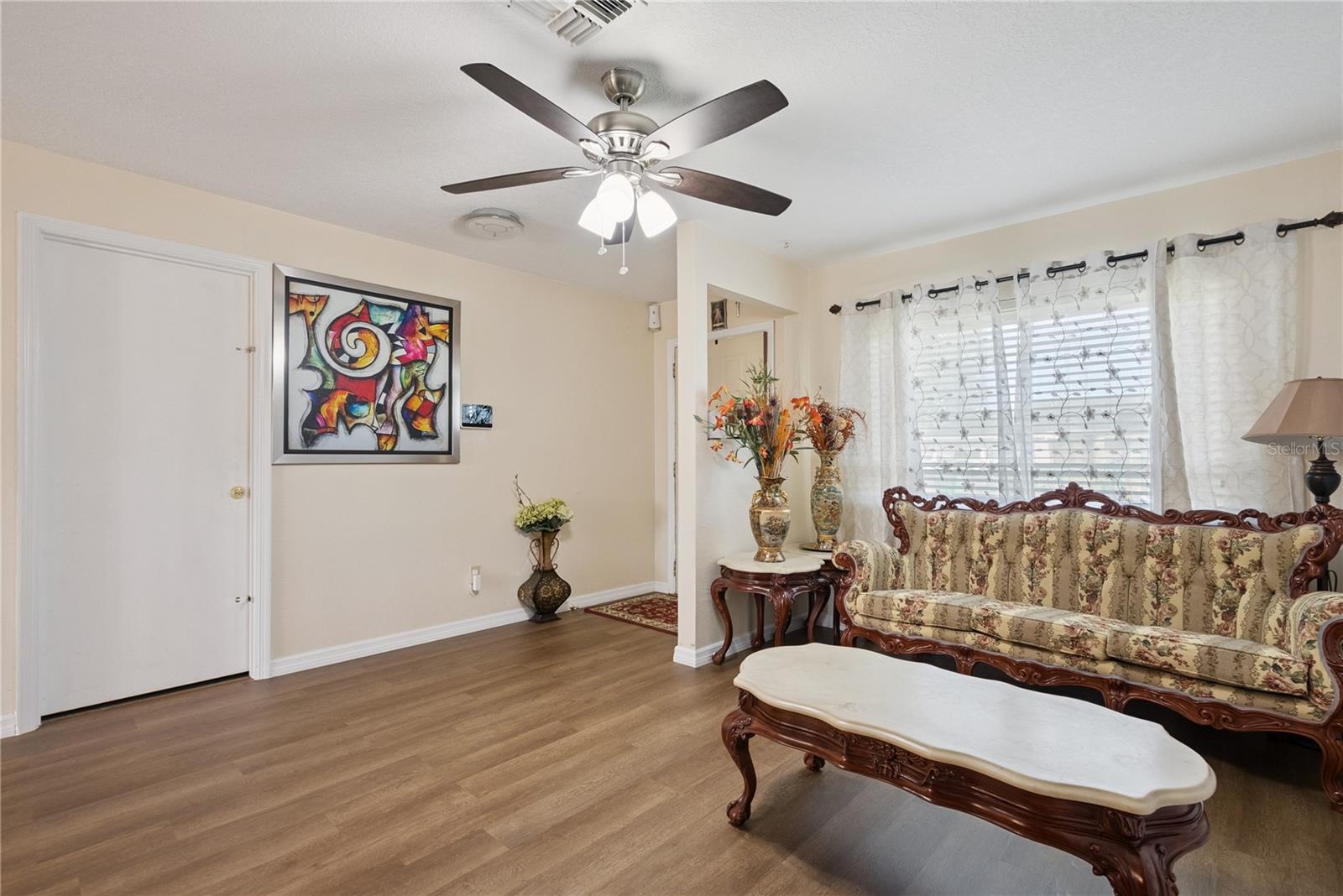 1405 Coronet Dr Property Photo 6