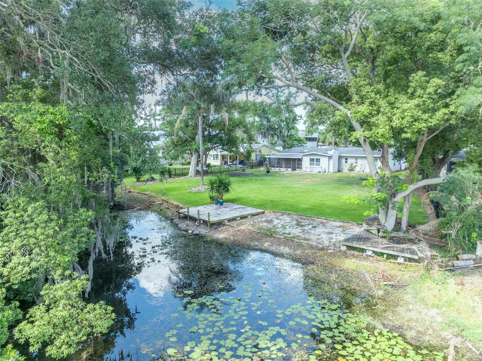 1009 Lake Bell Dr Property Photo 1