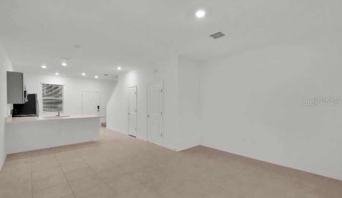 2081 Viewfinder St Property Photo 4