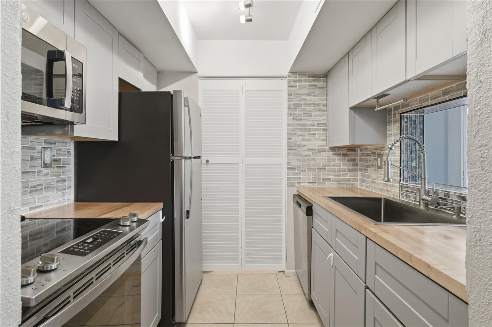 3716 Idlebrook Cir #212 Property Photo 7