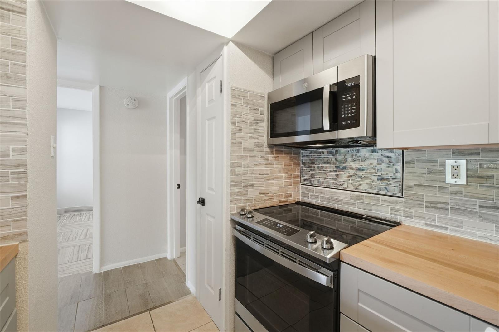 3716 Idlebrook Cir #212 Property Photo 9