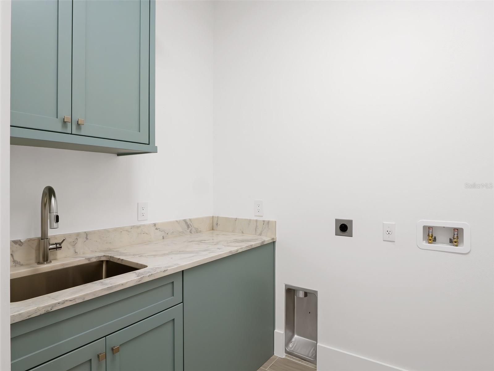 5199 Latrobe Dr Property Photo 33