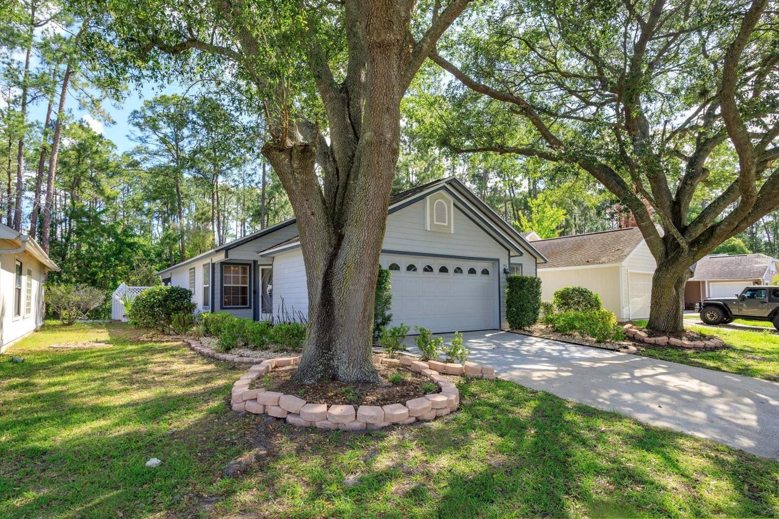 148 LAKESIDE CIR