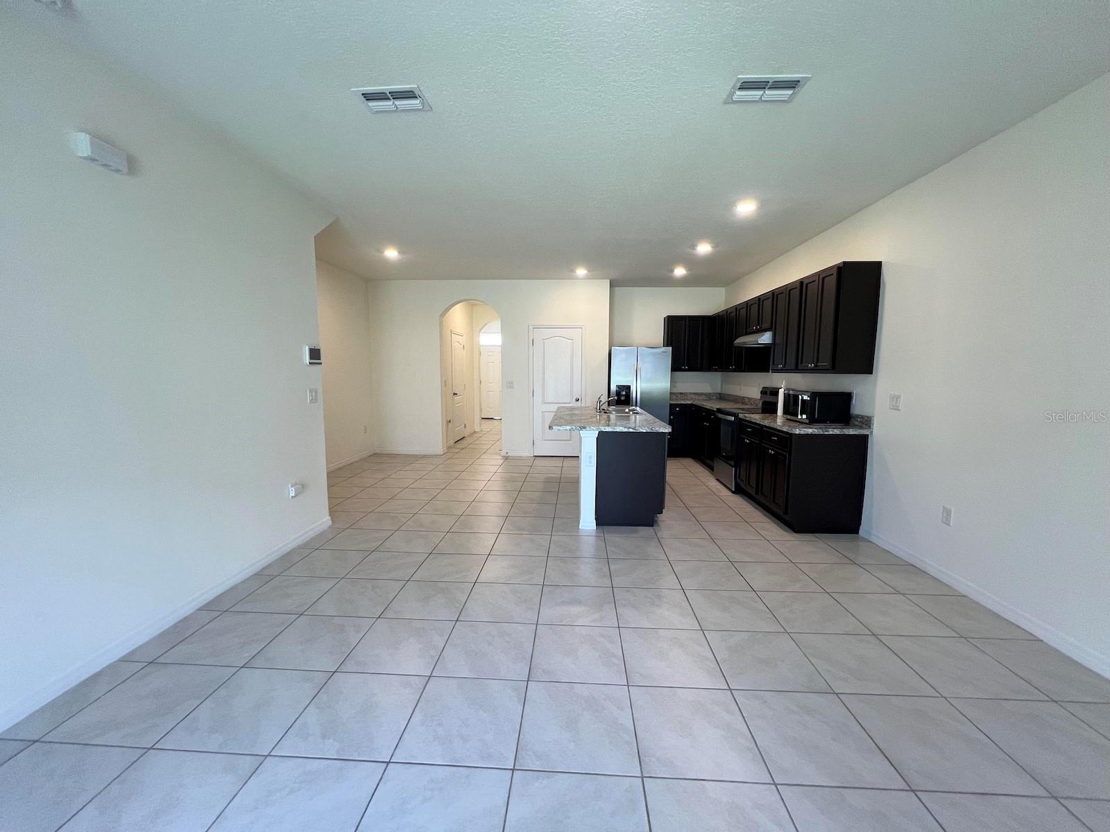 1370 Yellow Finch Dr Property Photo 3