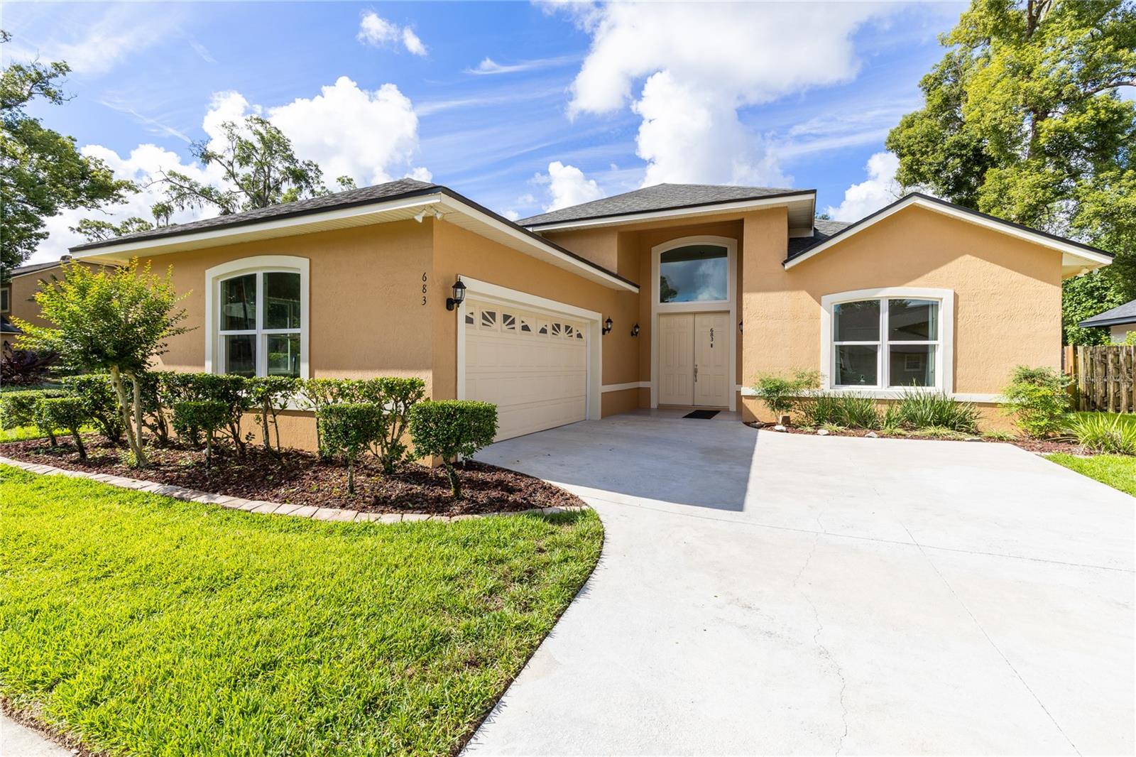 683 Oak Hollow Way Property Photo 1