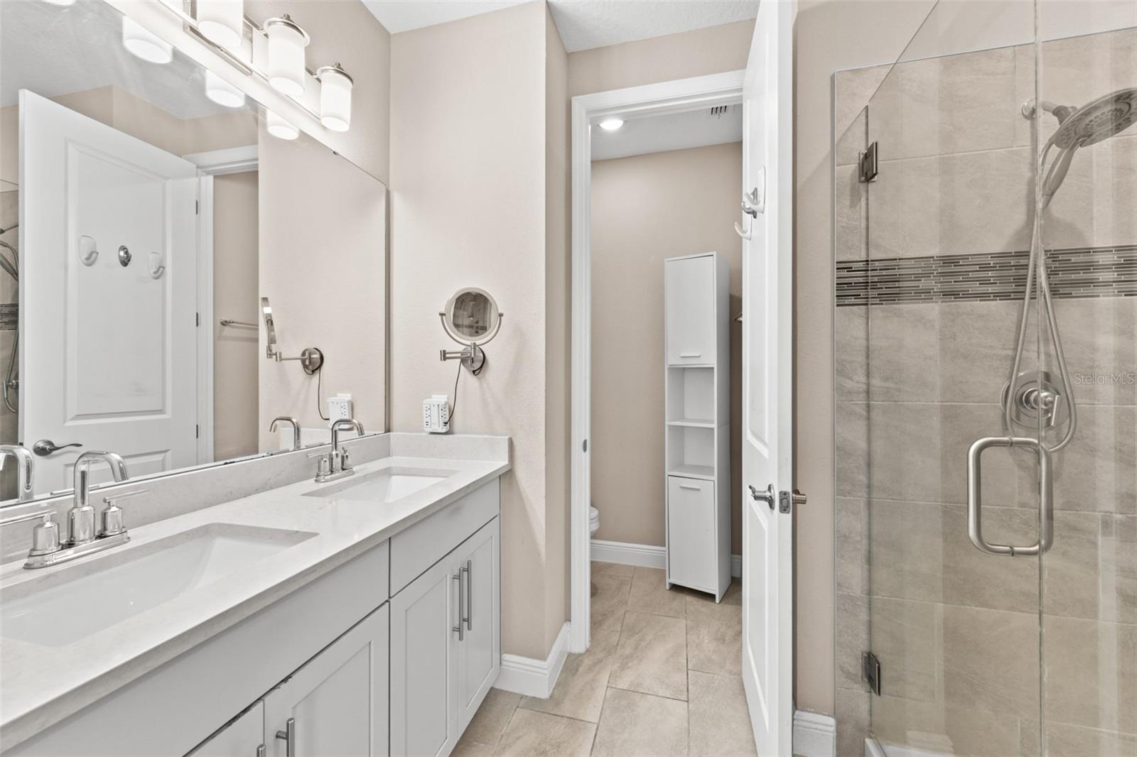 7043 Carrickbend Ln Property Photo 33
