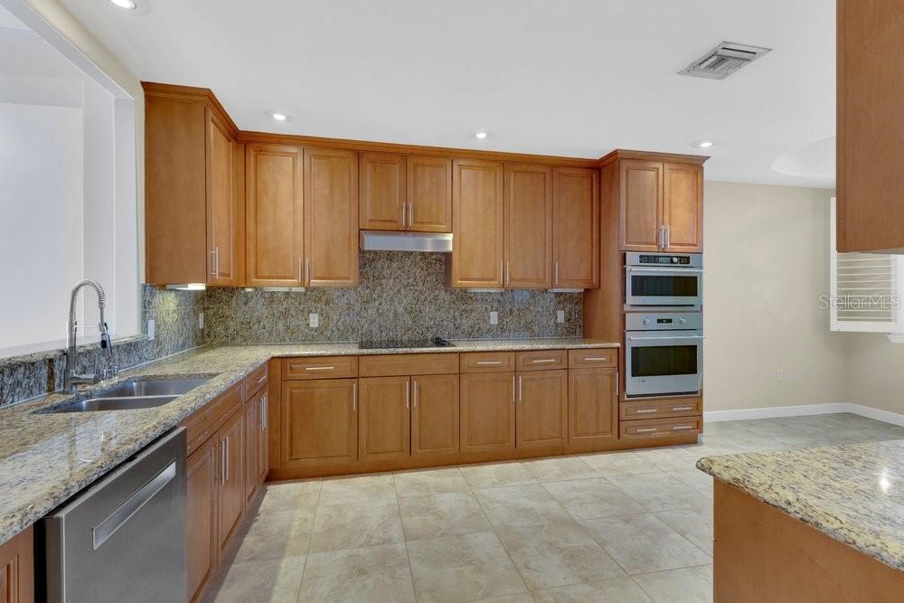 8749 The Esplanade #22 Property Photo 52