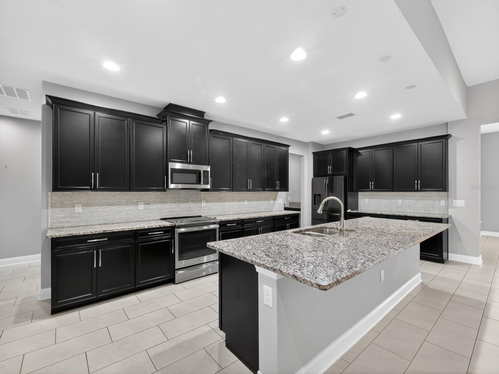 17614 Sailfin Dr Property Photo 17
