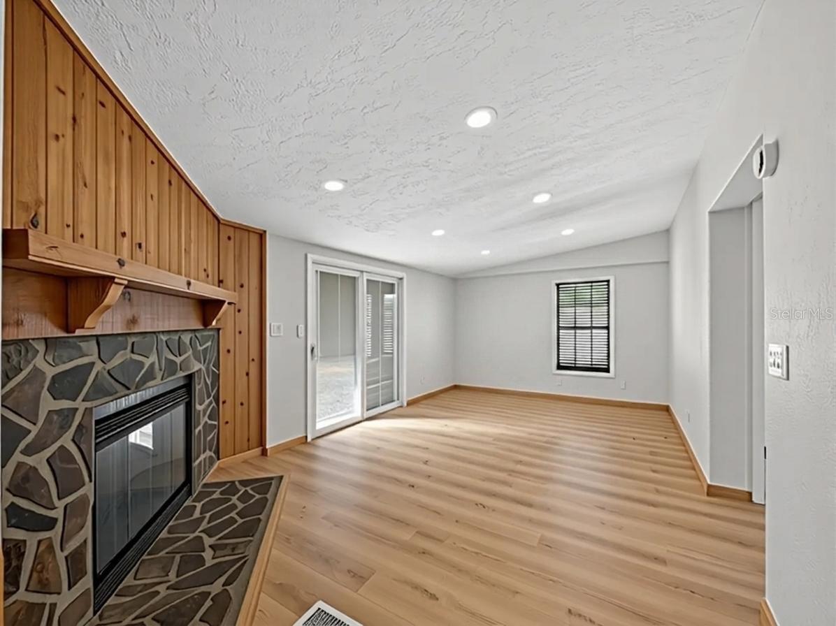 14318 Rock N Roll Rd Property Photo 4