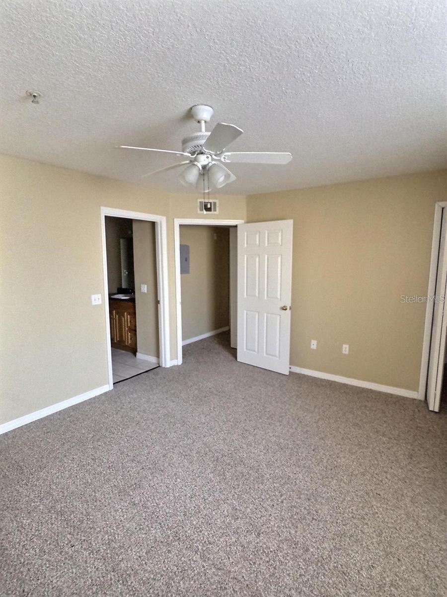 13803 Fairway Island Dr #1618 Property Photo 9