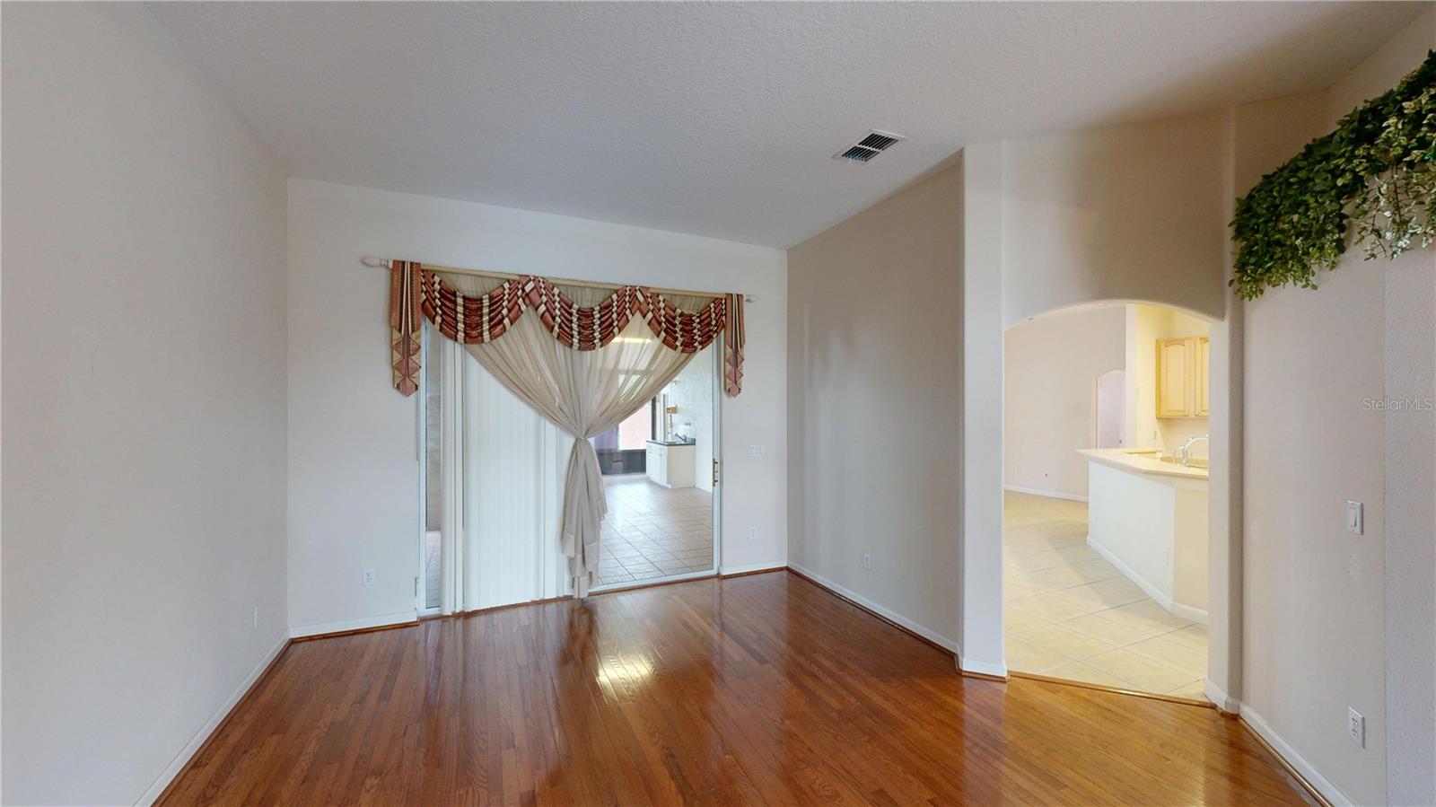 529 Belhaven Falls Dr Property Photo 5
