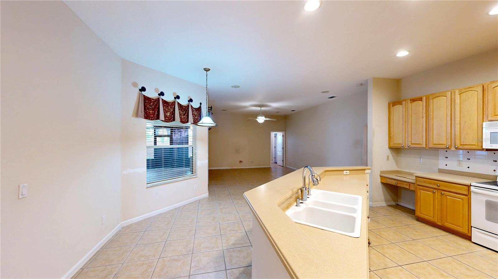529 Belhaven Falls Dr Property Photo 10