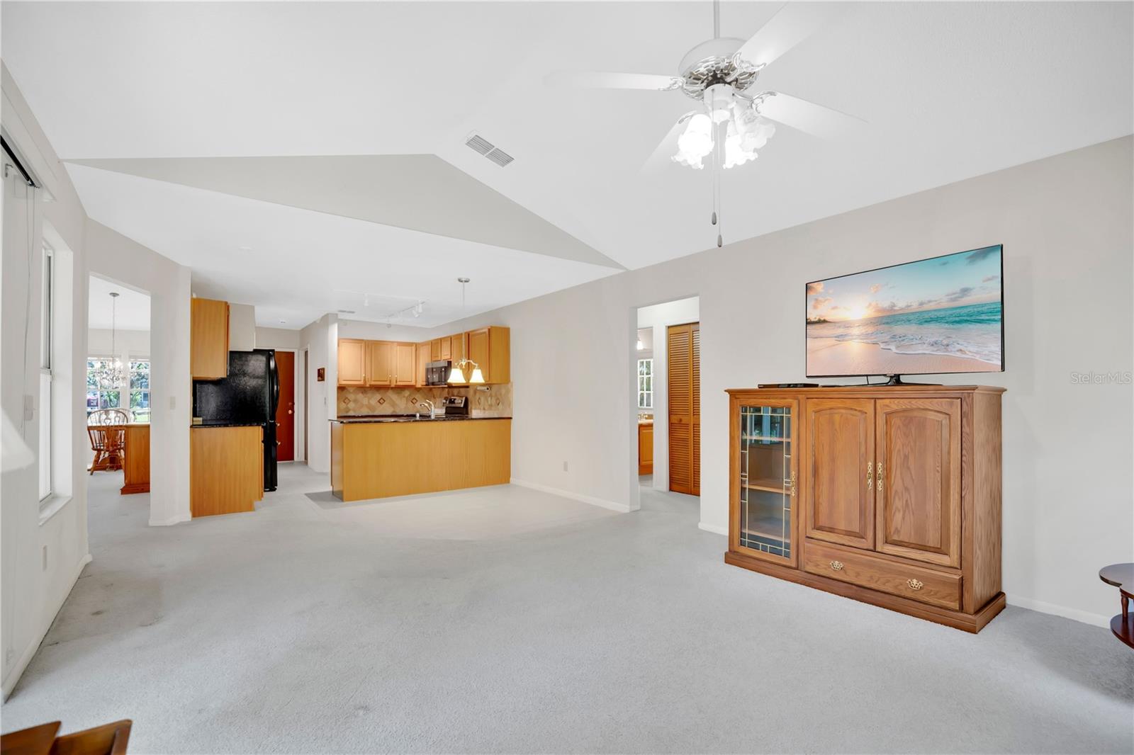309 Oak Leaf Cir Property Photo 8