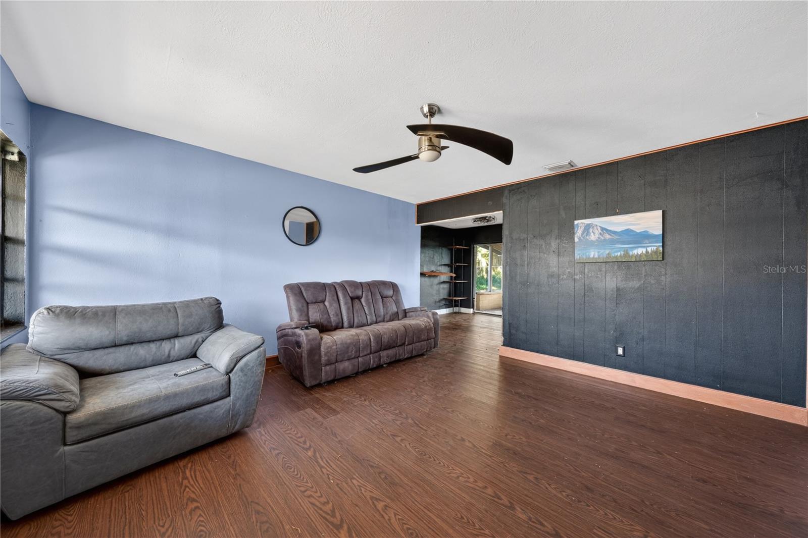6031 W. Ridgewood Avenue Property Photo 3