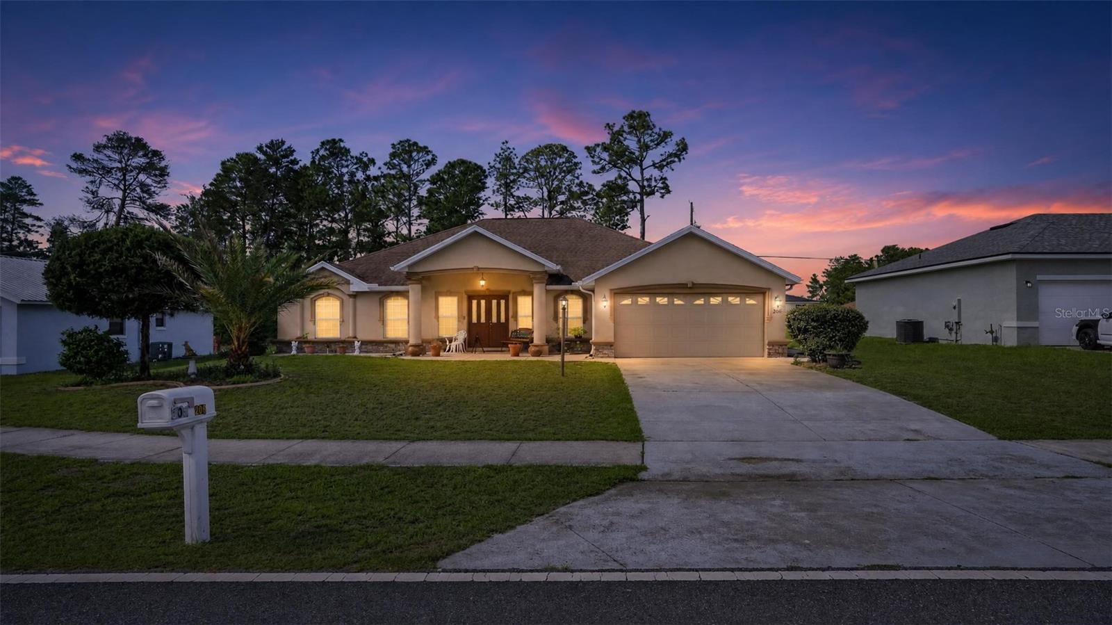 208 Marion Oaks Trl Property Photo 2