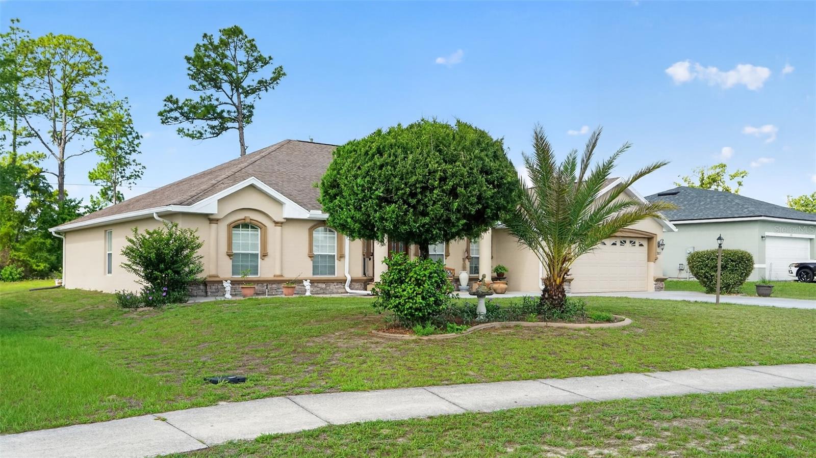 208 Marion Oaks Trl Property Photo 4