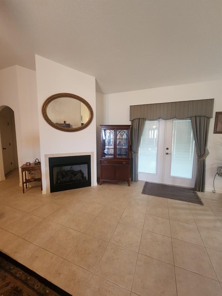 208 Marion Oaks Trl Property Photo 18