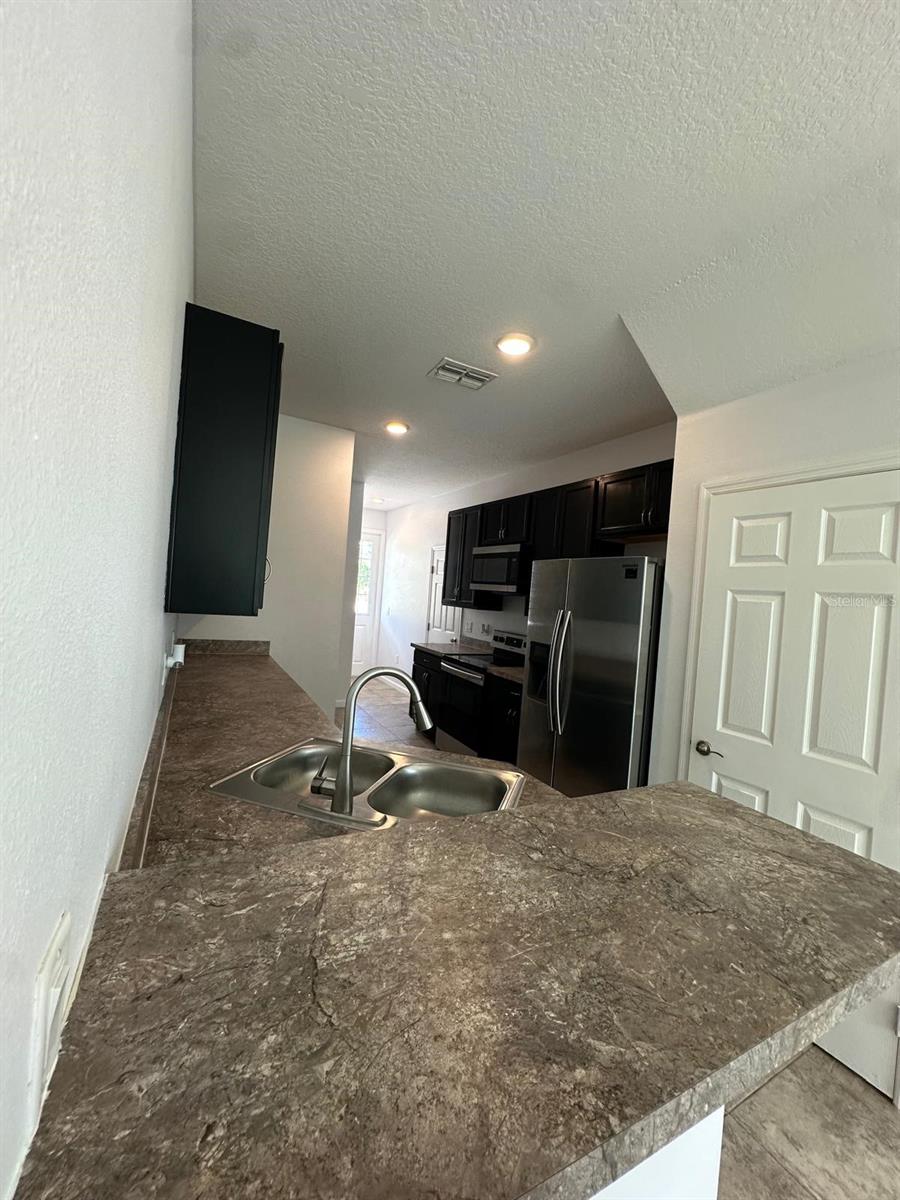 O6410509 Property Photo 2