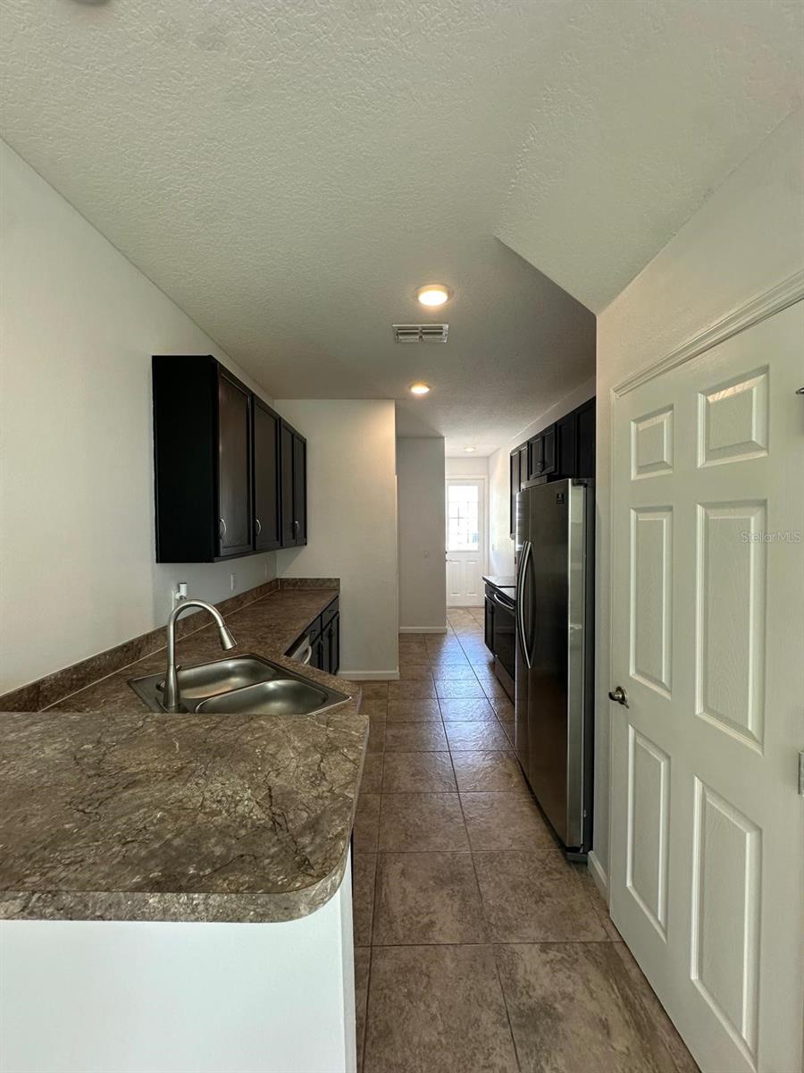 O6410509 Property Photo 3