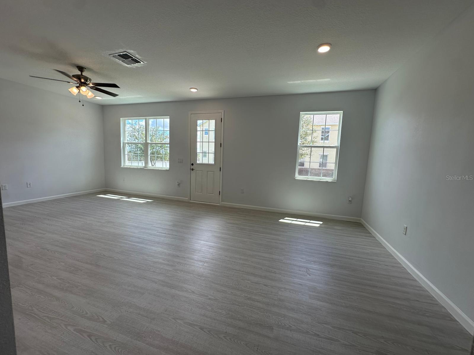 O6410509 Property Photo 4