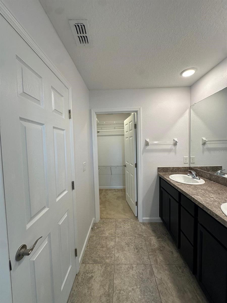 O6410509 Property Photo 12