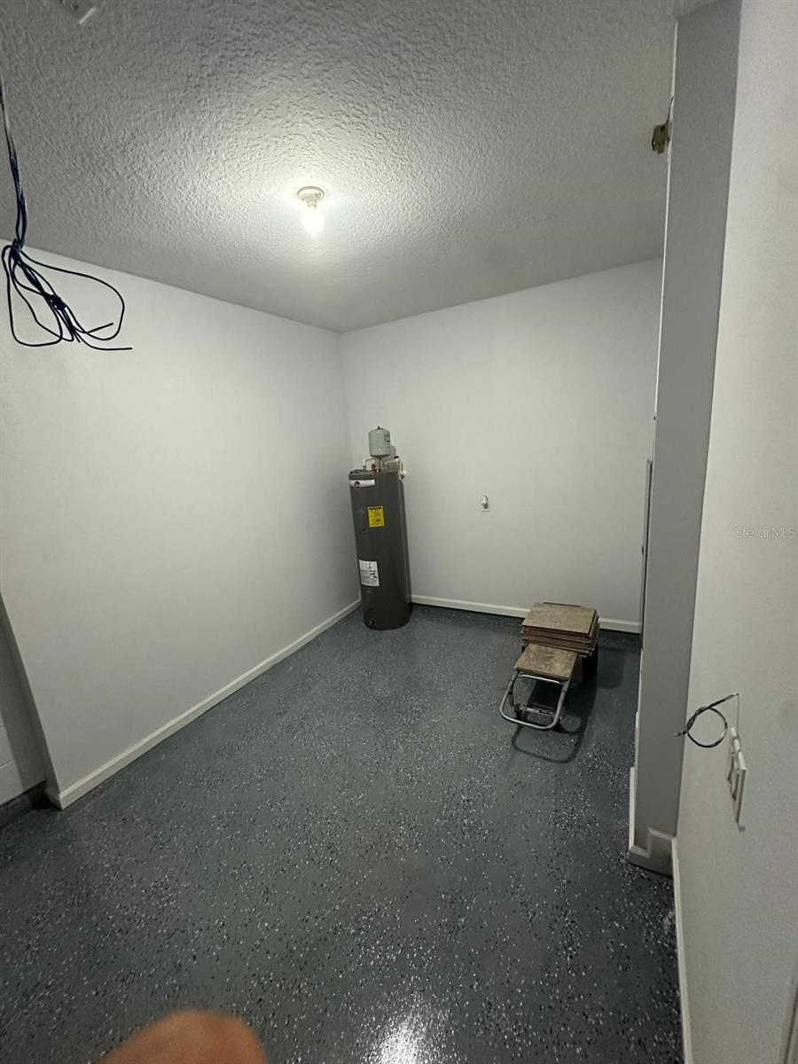 O6410509 Property Photo 17