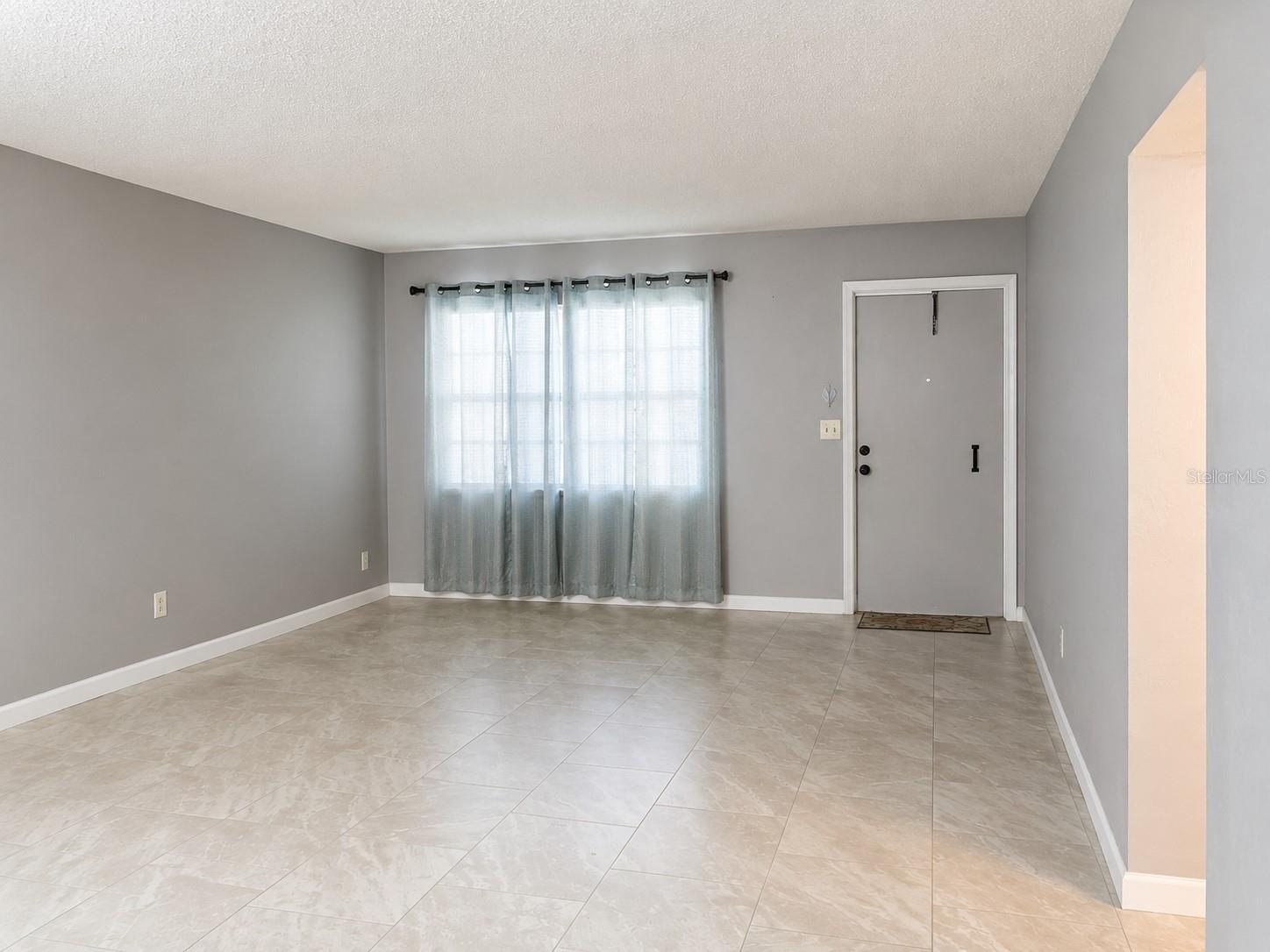 400 Auburn Dr #3 Property Photo 2