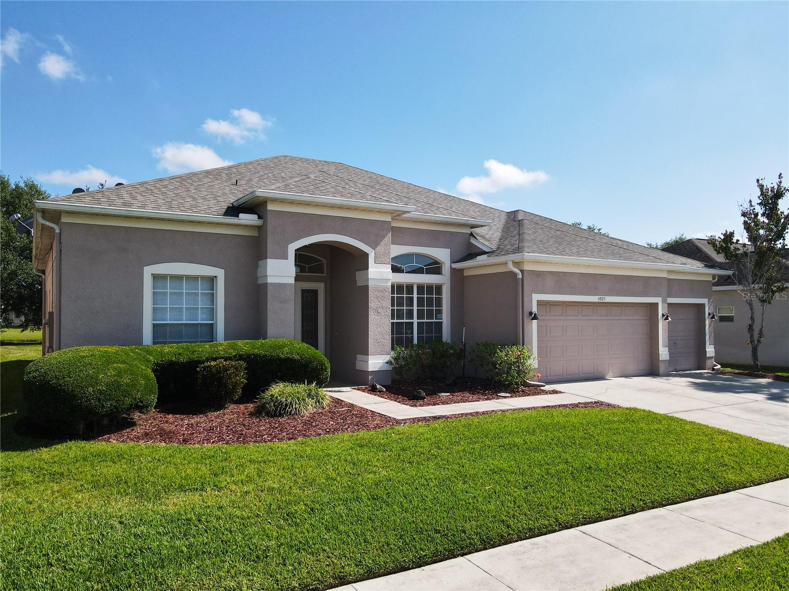 4925 Brightmour Cir Property Photo 4
