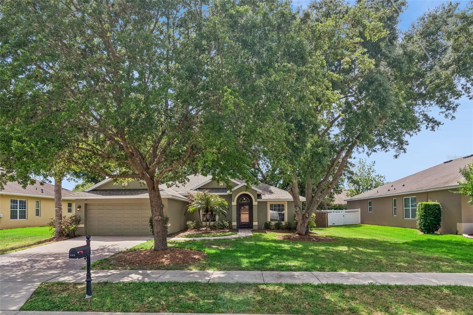 242 Blue Water St Property Photo 1