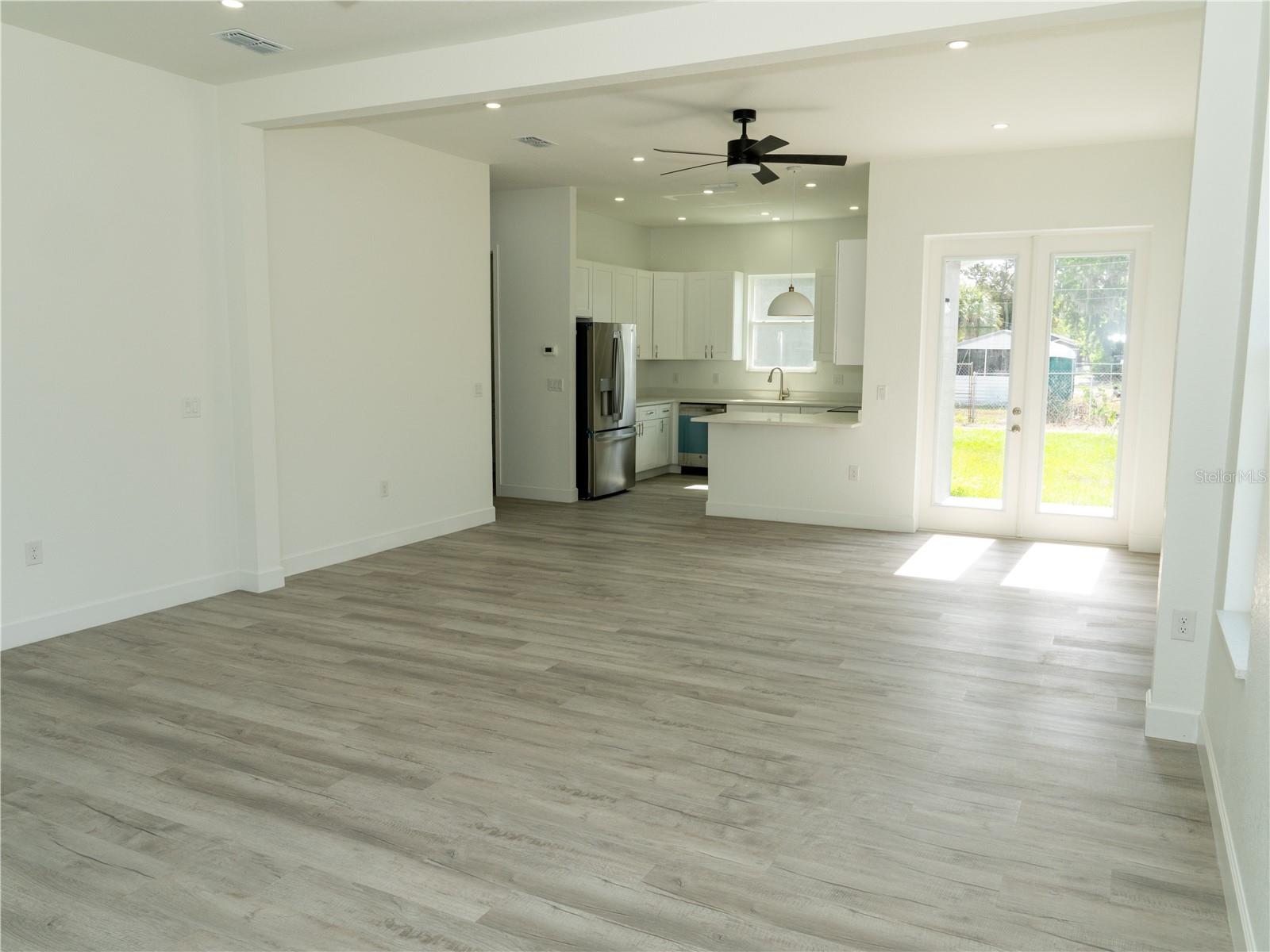 1115 Hickory Property Photo 6