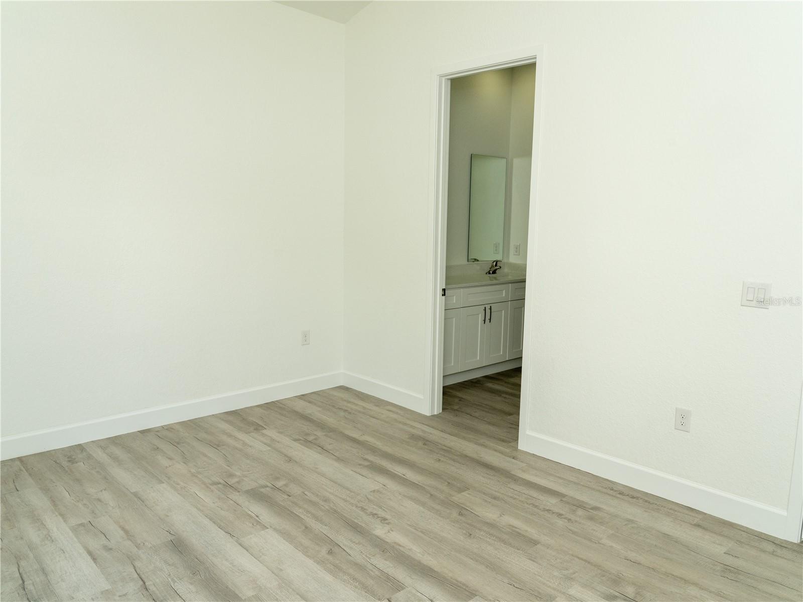 1115 Hickory Property Photo 17