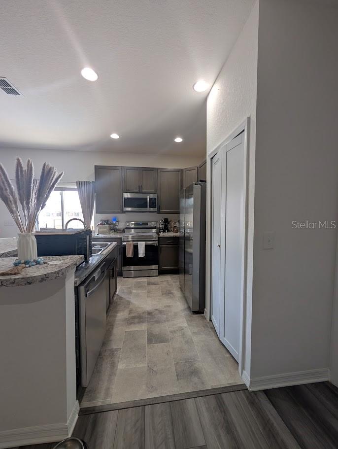 O6410714 Property Photo 6