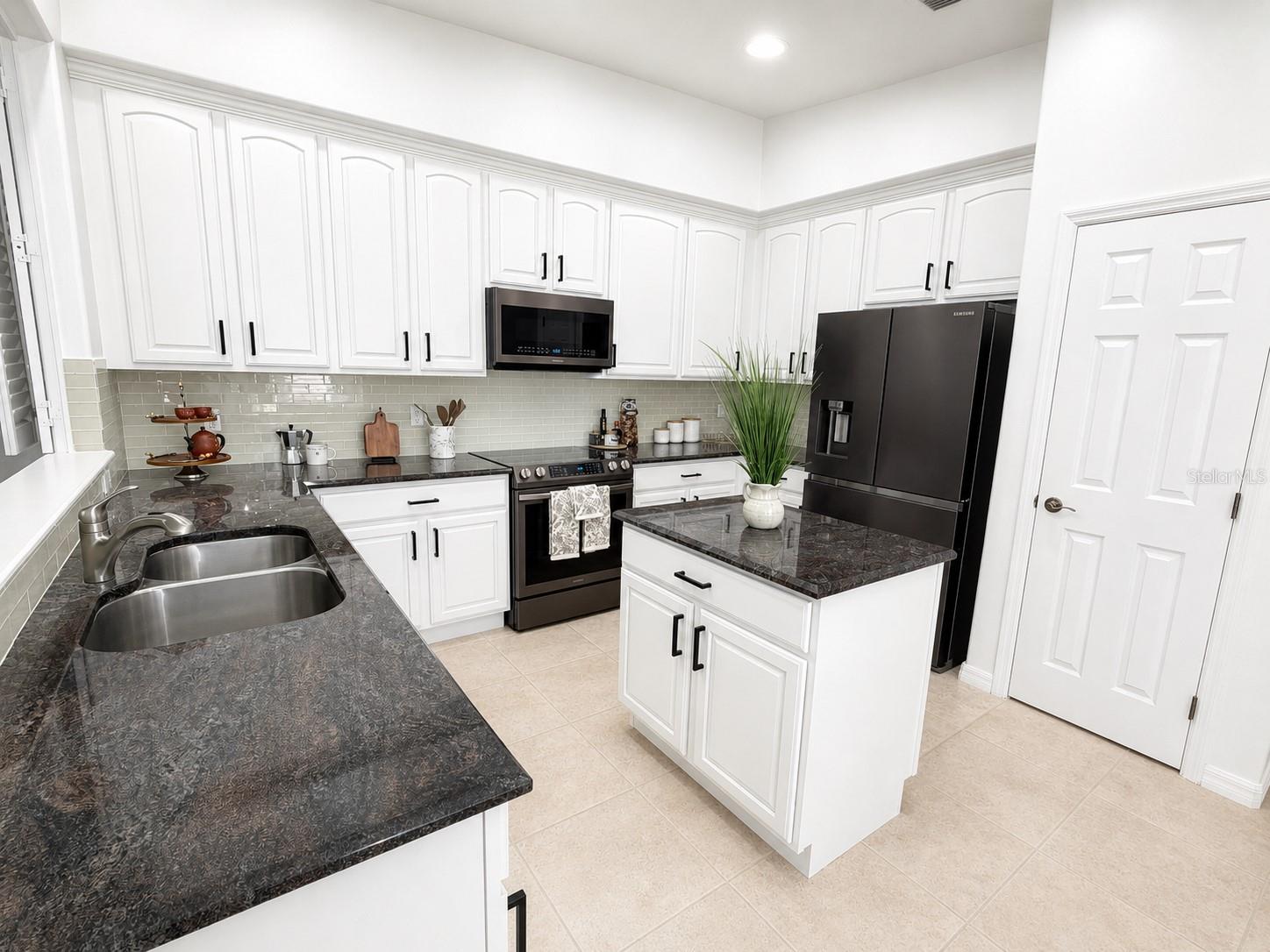 8766 The Esplanade #23 Property Photo 8