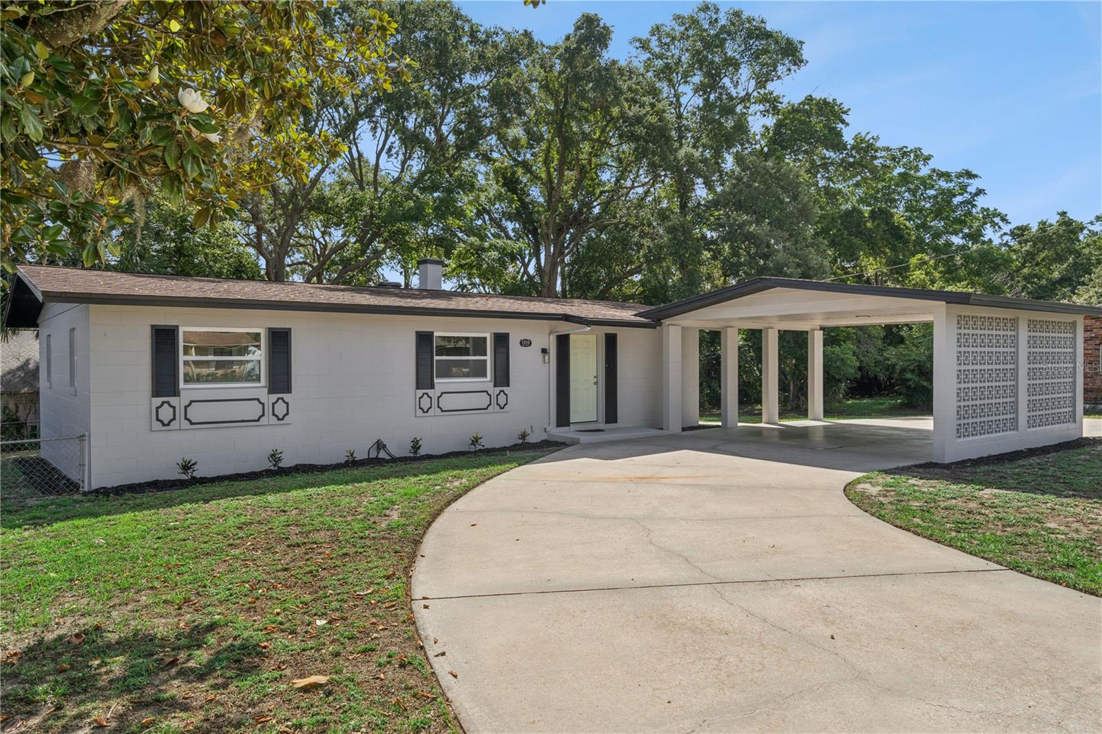 1310 Lee Ct Property Photo 1